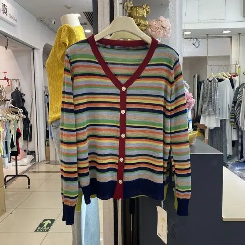 Women's New Contrast Color V Neck Rainbow Stripe Knit Cardigan Fashion Temperament Slim Long Sleeve Sweater Spring Autumn Style
Women's New Contrast Color V Neck Rainbow Stripe Knit Cardigan Fashion Temperament Slim Long Sleeve Sweater Spring Autumn Style
