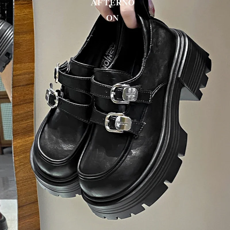 Spring and Autumn New Women's Casual Shoes Solid Color Buckle Medium Heel Shoes PU Upper Outdoor Fashionable Retro Zapatos Mujer
Spring and Autumn New Women's Casual Shoes Solid Color Buckle Medium Heel Shoes PU Upper Outdoor Fashionable Retro Zapatos Mujer