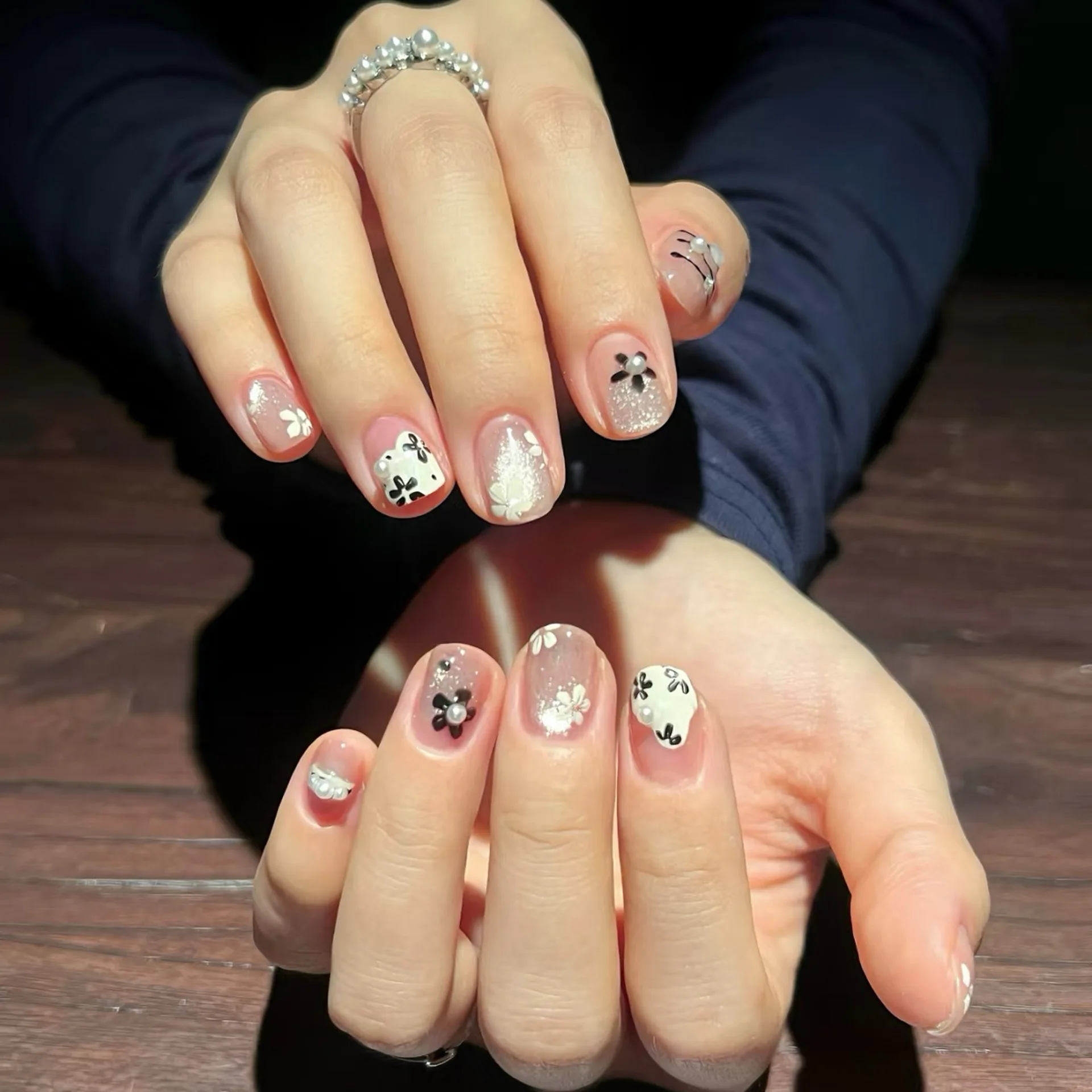 10Pcs Handmade Short Press On Nails Full Cover Cat Eye Flower Pearl Design French Ballerina Fake Nail Wearable Manicure Nail Tip
10Pcs Handmade Short Press On Nails Full Cover Cat Eye Flower Pearl Design French Ballerina Fake Nail Wearable Manicure Nail Tip