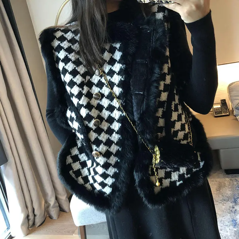 Woman Lamb Wool Vest Female Sleeveless Jacket Waistcoat Thicken Warm Waistcoat Ladies Turn Down Collar Button Outerwear Vest G44
Woman Lamb Wool Vest Female Sleeveless Jacket Waistcoat Thicken Warm Waistcoat Ladies Turn Down Collar Button Outerwear Vest G44