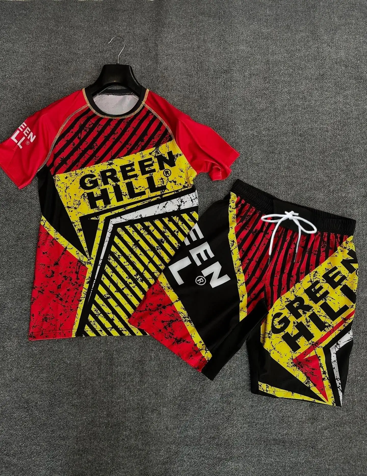 2026 Summer Green Hill Hardcore MMA Set Men's Red Gray Short Sleeve Rash Guard&Fight Shorts Quick-Dry Combat Training Sportswear
2026 Summer Green Hill Hardcore MMA Set Men's Red Gray Short Sleeve Rash Guard&Fight Shorts Quick-Dry Combat Training Sportswear