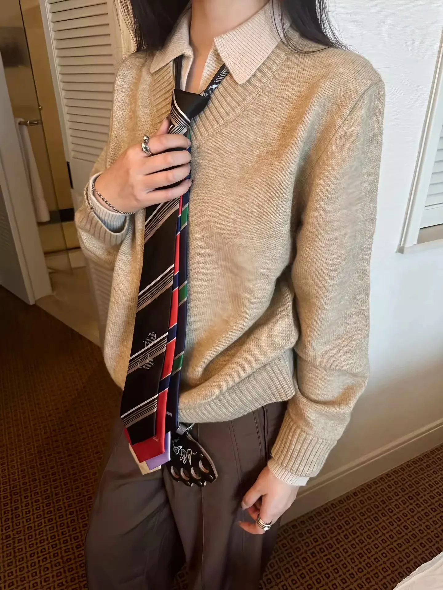 Осень-зима Cleanfit V Ne трикотажный свитер пальто искусственный двухсекционный уличный свободный крой длинный све женский мужской
Осень-зима Cleanfit V Ne трикотажный свитер пальто искусственный двухсекционный уличный свободный крой длинный све женский мужской