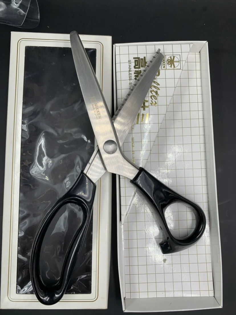 Брендовые зубчатые ножницы для одежды Nikken Daily Research Pk2400 Ножницы Cynodon Dragonfly 
Брендовые зубчатые ножницы для одежды Nikken Daily Research Pk2400 Ножницы Cynodon Dragonfly