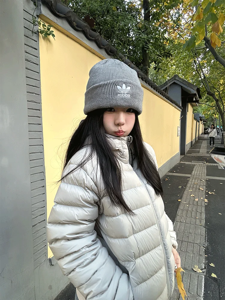 Корейская женская зимняя теплая хлопковая куртка-пальто свободного кроя с капюшоном, утягивающая фигуру, легкая, из хлопка, для носки поверх одежды
Корейская женская зимняя теплая хлопковая куртка-пальто свободного кроя с капюшоном, утягивающая фигуру, легкая, из хлопка, для носки поверх одежды