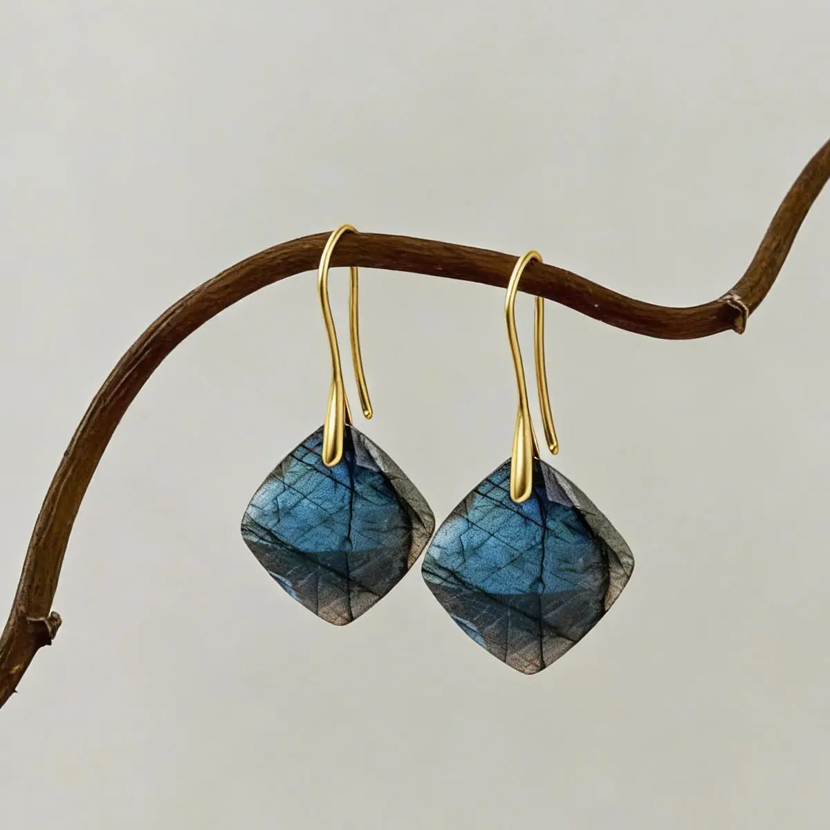 Luxury Natural Stone Labradorite Geometric Dangle Earrings for Women Healing Crystal Drop Earring Minimalist Aesthetic Jewelry
Luxury Natural Stone Labradorite Geometric Dangle Earrings for Women Healing Crystal Drop Earring Minimalist Aesthetic Jewelry