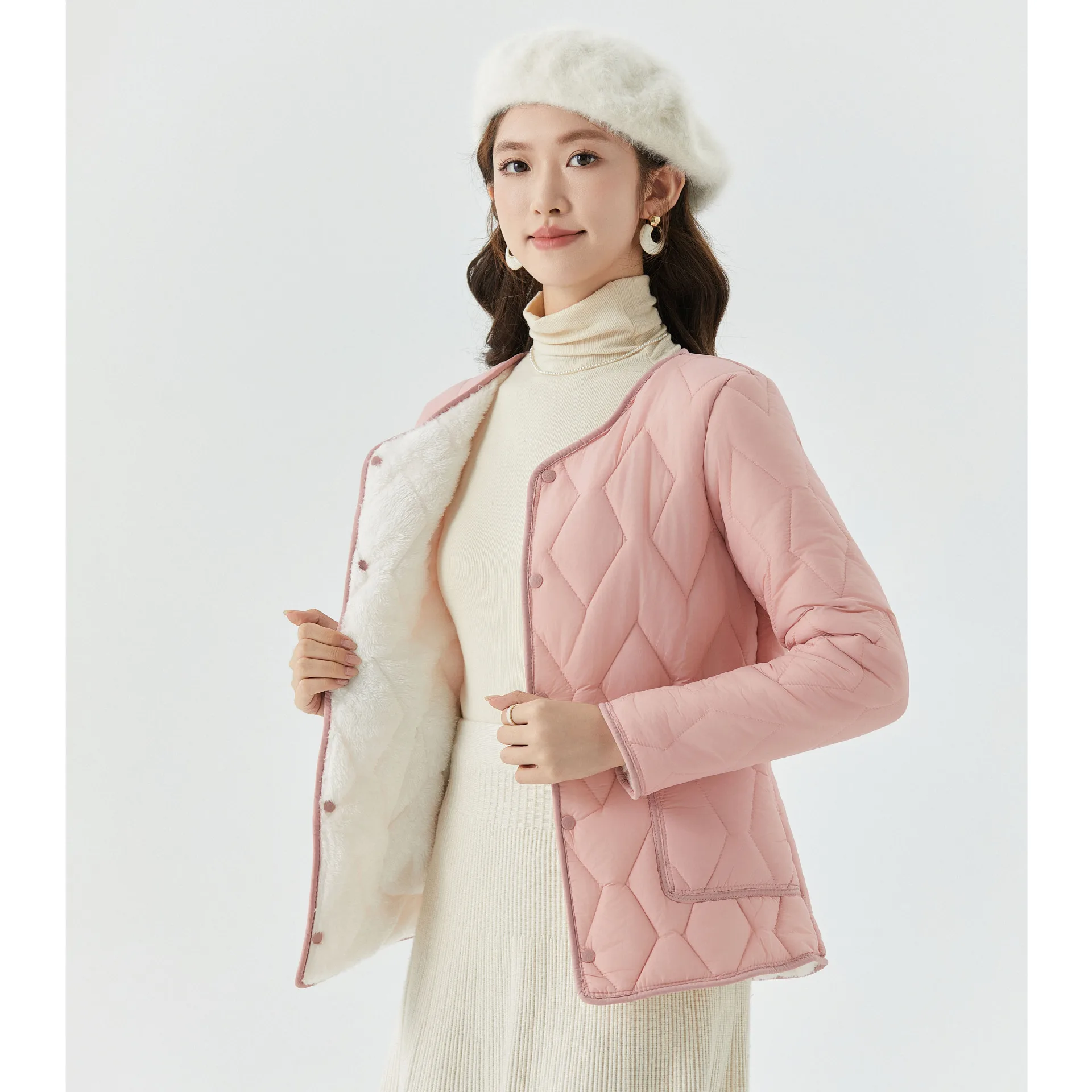 Thick and Warm Long Sleeved Cotton Inner Liner Home Use Cotton Clothing with Fleece and Integrated Sleeves with Fur for Women
Thick and Warm Long Sleeved Cotton Inner Liner Home Use Cotton Clothing with Fleece and Integrated Sleeves with Fur for Women
