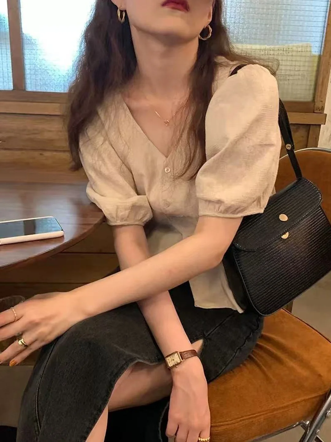 Korean Style Gentle Bubble Sleeve Shirt Women's Summer V-neck Slimming Short Sleeve Commuting Texture Sense Shirt
Korean Style Gentle Bubble Sleeve Shirt Women's Summer V-neck Slimming Short Sleeve Commuting Texture Sense Shirt