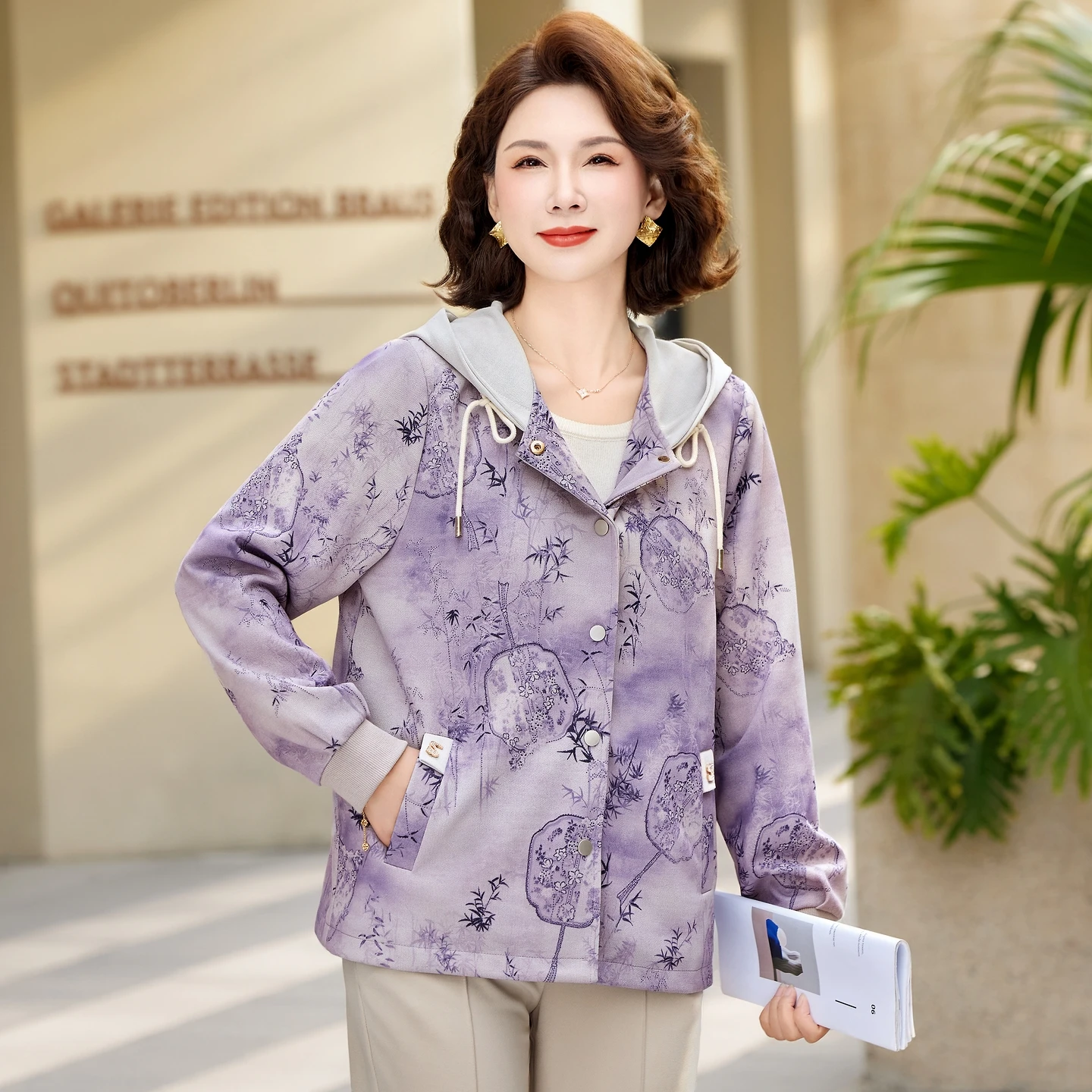 Ele And Stately Spring Outerwear for Middle-Aged Women Faionable Wide-Looking Top Quali Polyester Fiber Jaet
Ele And Stately Spring Outerwear for Middle-Aged Women Faionable Wide-Looking Top Quali Polyester Fiber Jaet