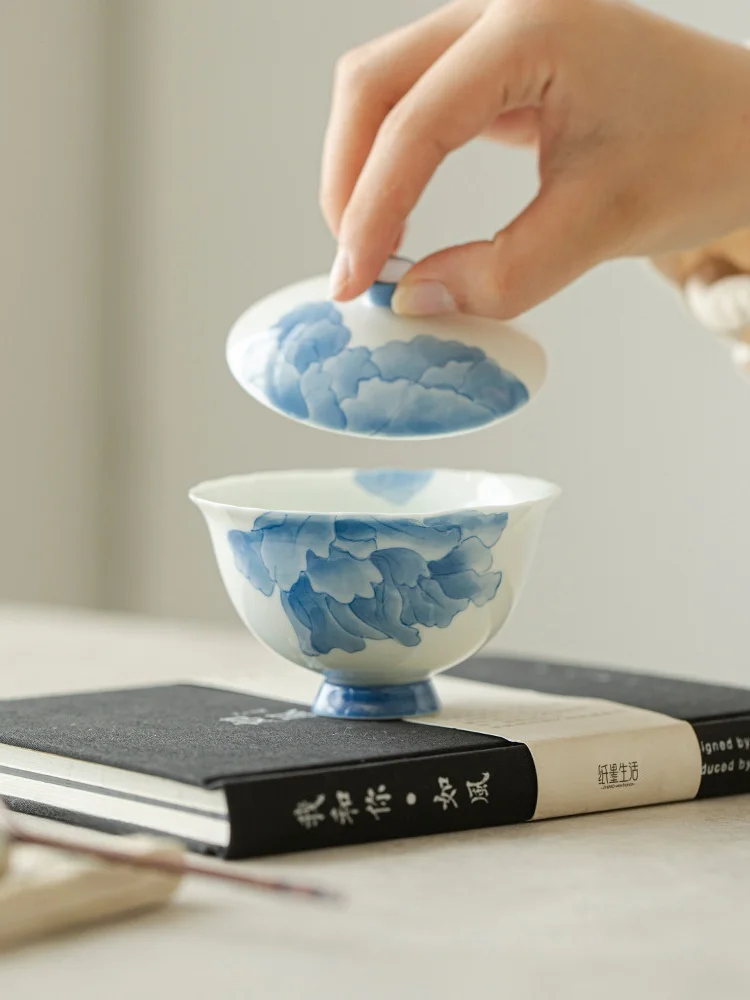 Yu Nu Hall Hand-Painted Blue Peony Ceramic Tea Bowl High-End Underglaze Color Tea Brewing Set for Home Use And Gongfu Tea
Yu Nu Hall Hand-Painted Blue Peony Ceramic Tea Bowl High-End Underglaze Color Tea Brewing Set for Home Use And Gongfu Tea
