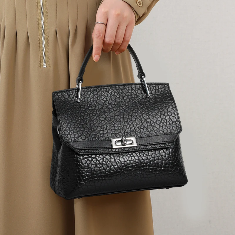 2025 new spring and summer light commuter portable soft leather handbag simple niche Joker Crossbody Bag
2025 new spring and summer light commuter portable soft leather handbag simple niche Joker Crossbody Bag