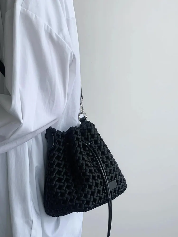 Handwoven Black Bag Women's 2026 New Style Luxury Minimalist Popular Spring Summer Handbag Soft Handle Drawstring Closure Buc...
Handwoven Black Bag Women's 2026 New Style Luxury Minimalist Popular Spring Summer Handbag Soft Handle Drawstring Closure Buc...