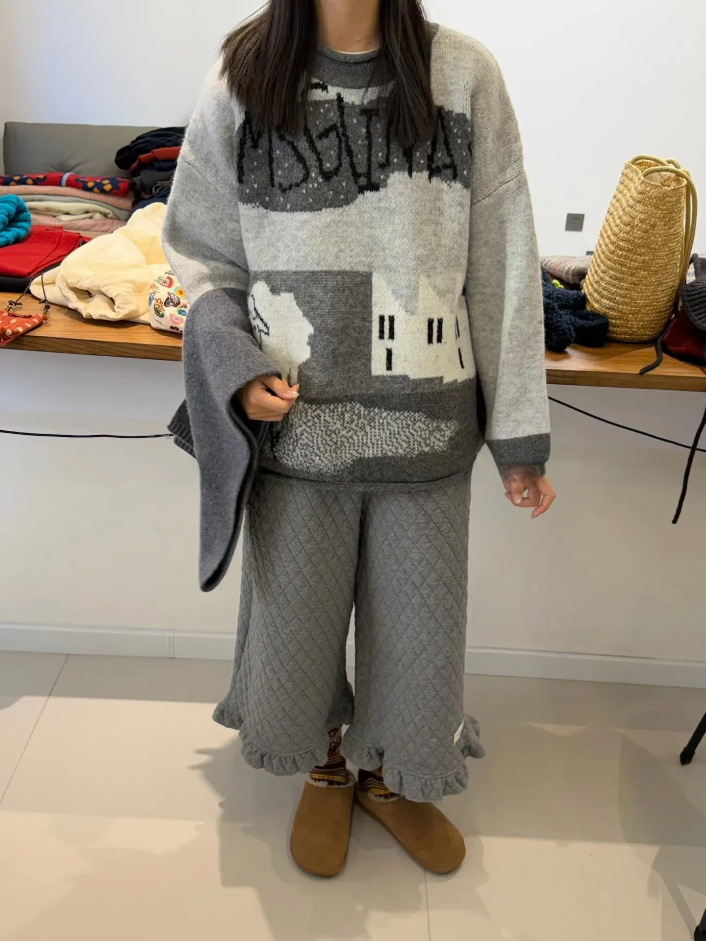 Уютный вязаный свитер оверсайз в стиле ретро, зимний женский свитер больших размеров, модный пуловер Fce, милый дизайн eep
Уютный вязаный свитер оверсайз в стиле ретро, зимний женский свитер больших размеров, модный пуловер Fce, милый дизайн eep