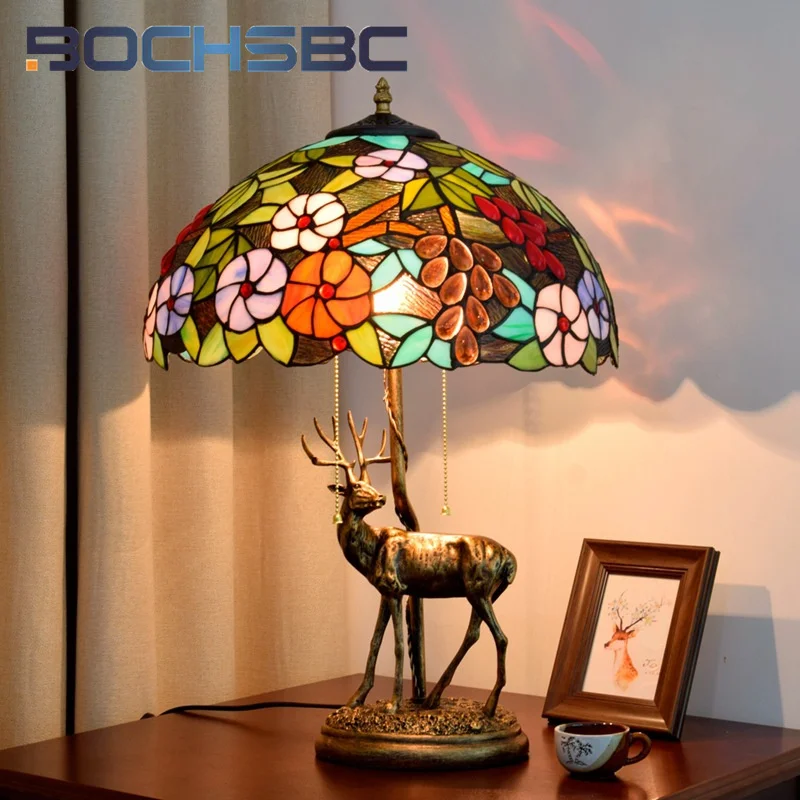 Настольная лампа BOCHSBC из витражного стекла Тиффани, американский лось, виноградный стиль, арт-деко, гостиная, Ресторан, Бар, спальня, прикроватная лампа
Настольная лампа BOCHSBC из витражного стекла Тиффани, американский лось, виноградный стиль, арт-деко, гостиная, Ресторан, Бар, спальня, прикроватная лампа