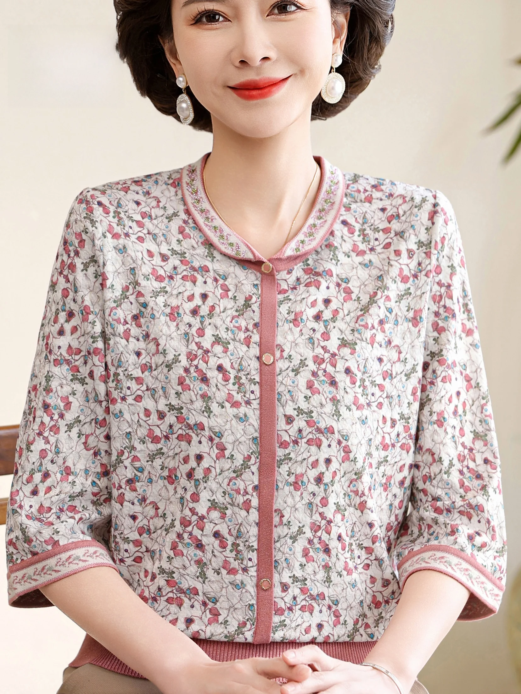 Loose Floral Print Turn-down Collar Half Sleeve T-shirt for Middle-aged And Elderly Women Summer Fashionable Versatile Top
Loose Floral Print Turn-down Collar Half Sleeve T-shirt for Middle-aged And Elderly Women Summer Fashionable Versatile Top