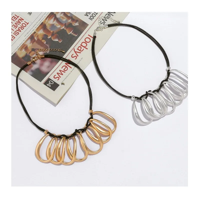 Popular Jewelry High-end Exaggerated Personality Fashion Geometric Collarbone Women's Metal Short Necklace
Popular Jewelry High-end Exaggerated Personality Fashion Geometric Collarbone Women's Metal Short Necklace