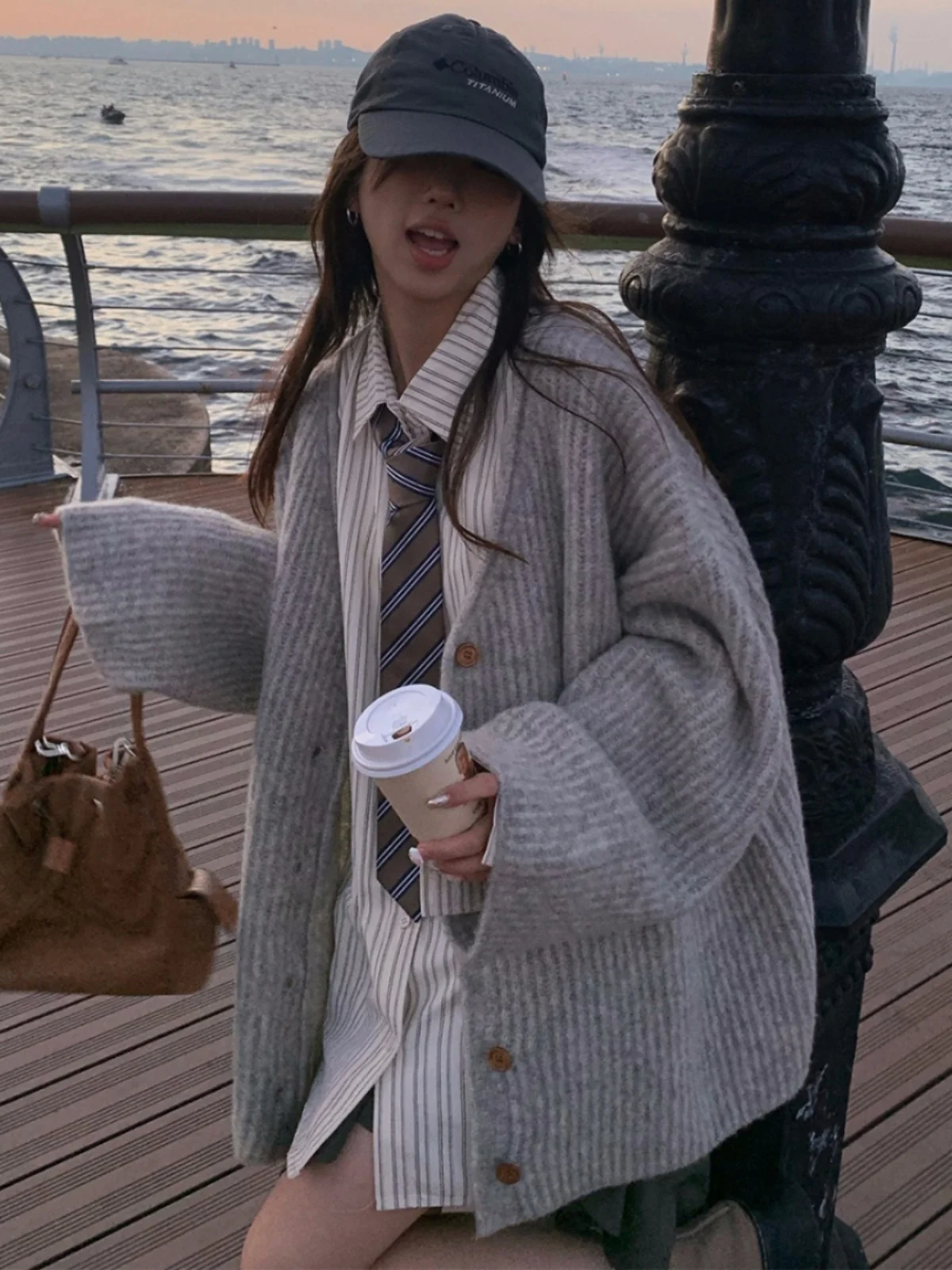 ey Soft Cozy V-Ne Knitted Open Cardigan Women's Spring Autumn Loose Medium Length Outerwear Long Sve Single Button
ey Soft Cozy V-Ne Knitted Open Cardigan Women's Spring Autumn Loose Medium Length Outerwear Long Sve Single Button