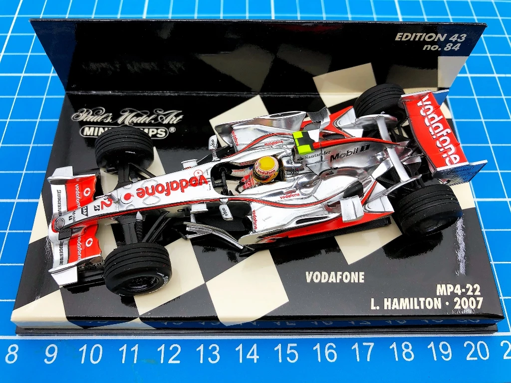 Minichamps 1:43 F1 2007 MP4-22 Hamilton Моделирование Ограниченная серия Смола Металл Статическая модель автомобиля Игрушка в подарок
Minichamps 1:43 F1 2007 MP4-22 Hamilton Моделирование Ограниченная серия Смола Металл Статическая модель автомобиля Игрушка в подарок