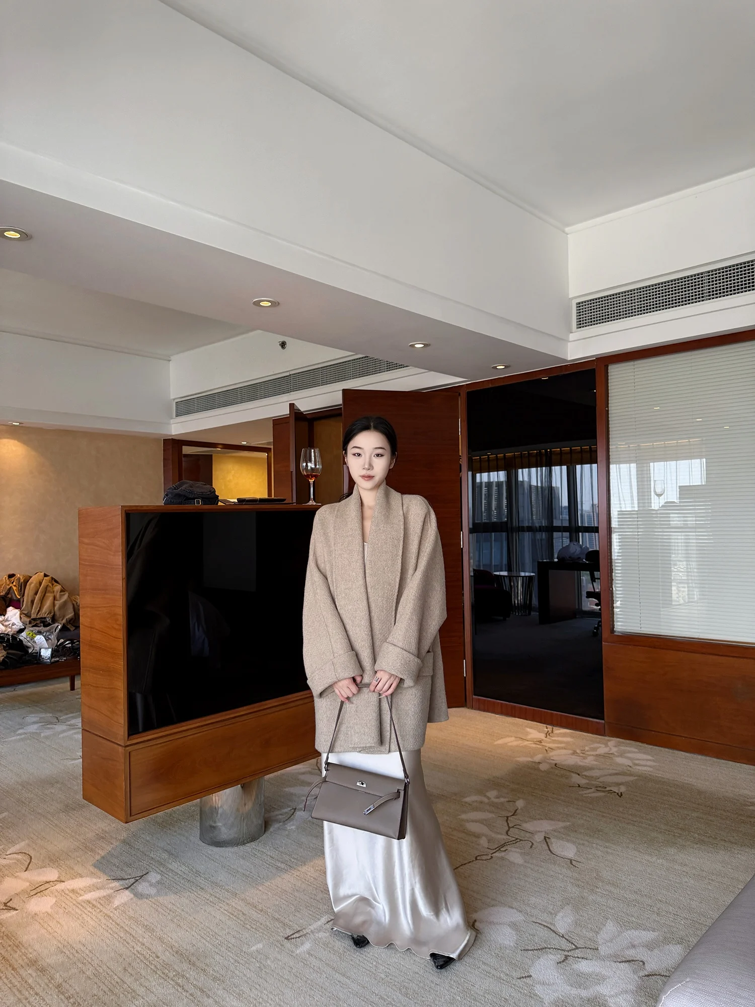 Женское шерстяное пальто Papua Studio цвета хаки, с длинными рукавами, отложным воротником, средней длины, осенне-зимнее, новое, простое, в стиле кэжуал
Женское шерстяное пальто Papua Studio цвета хаки, с длинными рукавами, отложным воротником, средней длины, осенне-зимнее, новое, простое, в стиле кэжуал