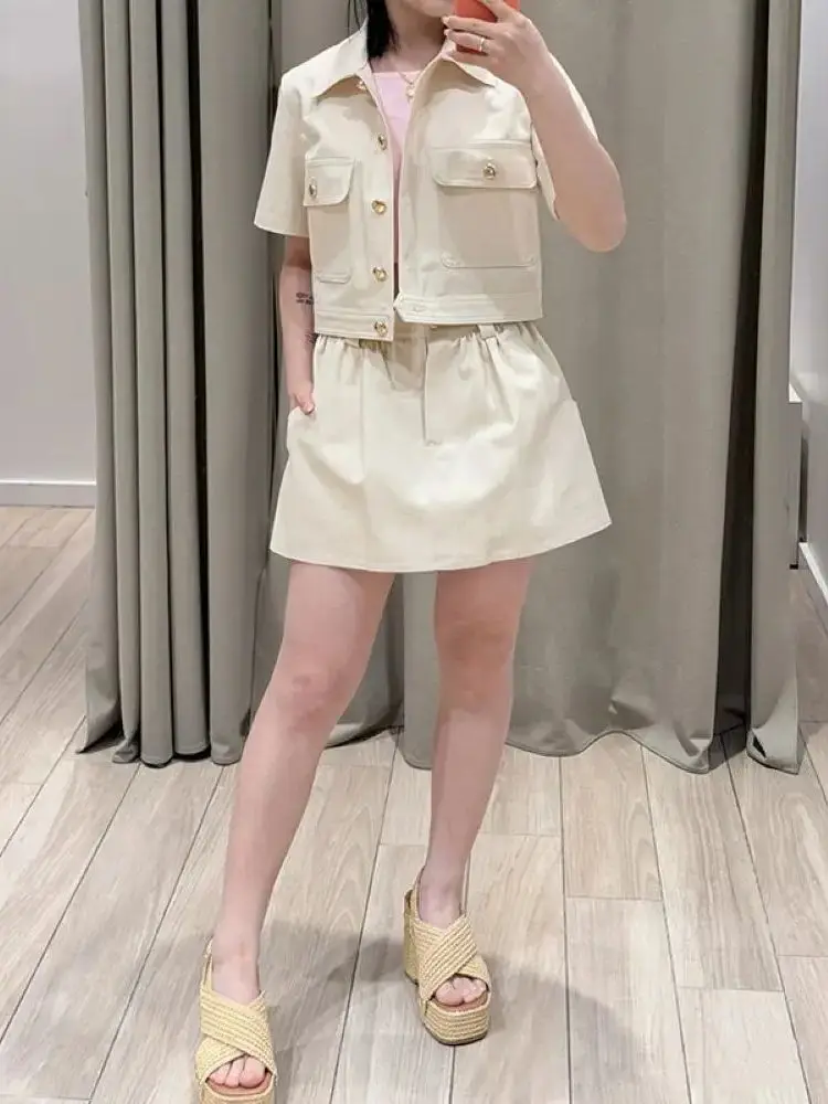 Summer 2026 Women Fashion Set Single Breasted Turn-down Collar Short Sleeve Jacket + High Waist A-Line Mini Skirt Casual Suit
Summer 2026 Women Fashion Set Single Breasted Turn-down Collar Short Sleeve Jacket + High Waist A-Line Mini Skirt Casual Suit