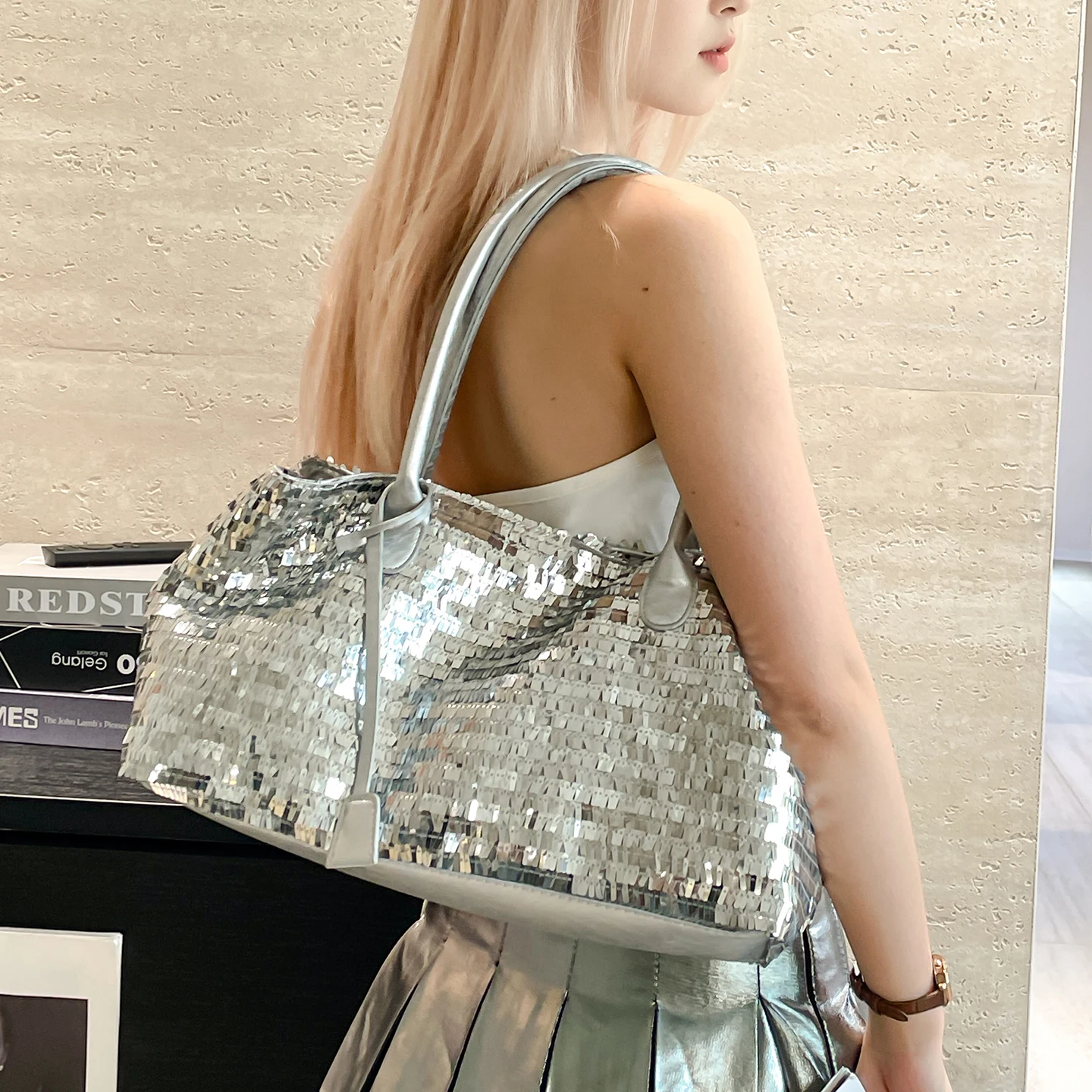 Sparkling Shoulder Bag for Ladies - Elegant and Versatile Evening Purse with A Touch of Unique Design
Sparkling Shoulder Bag for Ladies - Elegant and Versatile Evening Purse with A Touch of Unique Design