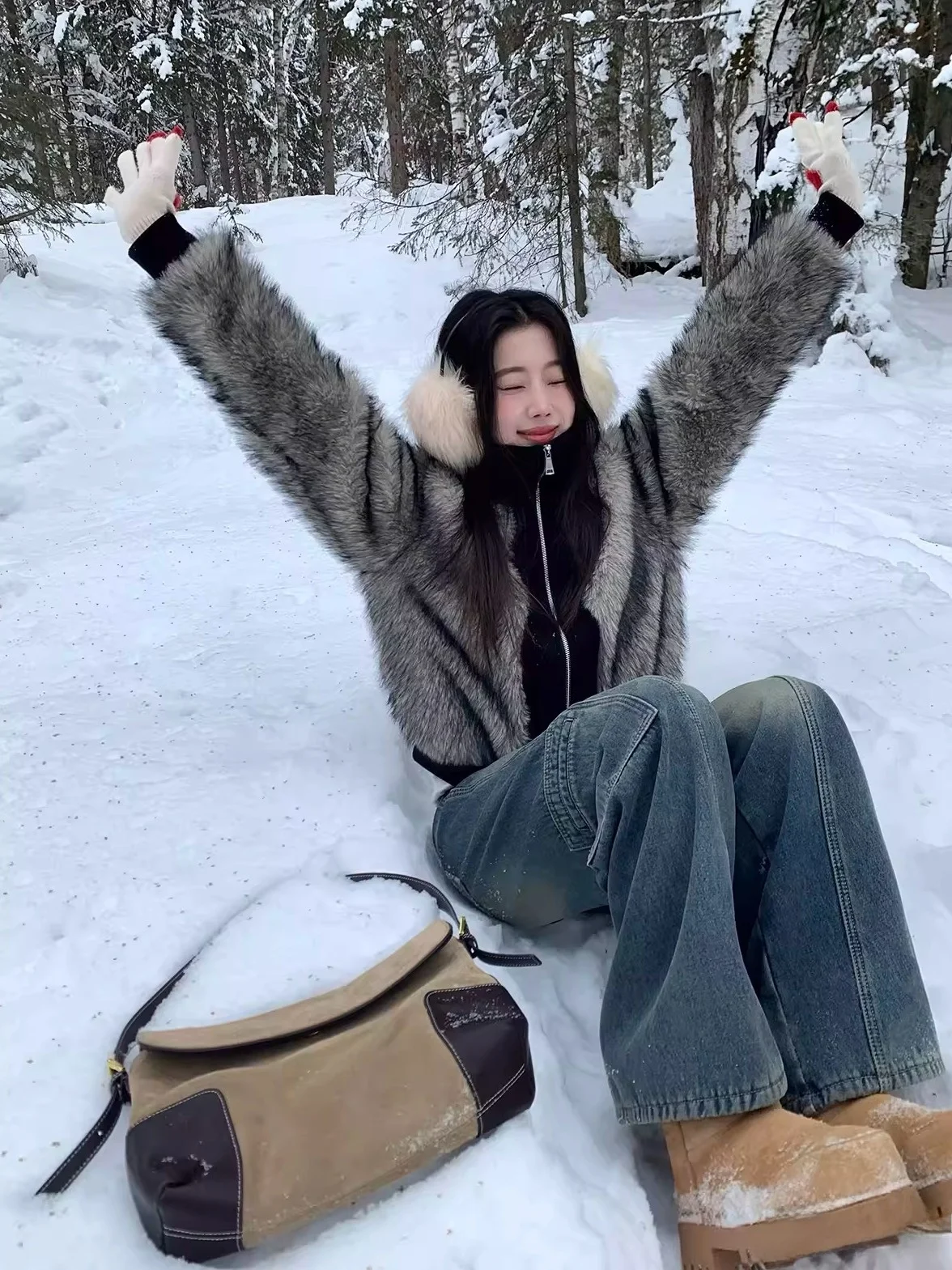 Зимнее новое свободное пальто Joeyoo из высококачественного пушистого экологичного меха для женщин, теплое, укороченное, с милым дизайном, на молнии
Зимнее новое свободное пальто Joeyoo из высококачественного пушистого экологичного меха для женщин, теплое, укороченное, с милым дизайном, на молнии