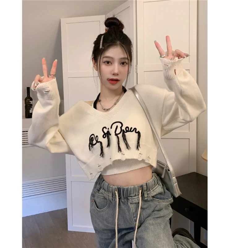 American Embroidered Letter V-Ne Knitwear Women's Spring Autumn Sweet Spicy ort Fit Sweater Hanging Ne Strap Two-Piece Set
American Embroidered Letter V-Ne Knitwear Women's Spring Autumn Sweet Spicy ort Fit Sweater Hanging Ne Strap Two-Piece Set