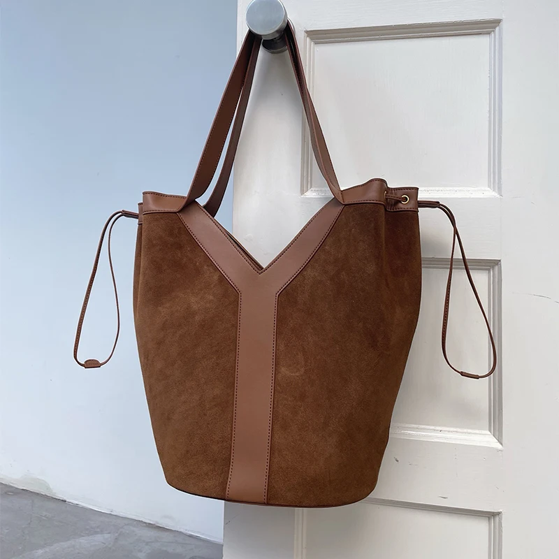 Роскошная замшевая сумка-тоут Y-образной формы, женская матовая сумка на плечо большой вместимости, летняя пригородная сумка, сумка для хранения из мягкой кожи
Роскошная замшевая сумка-тоут Y-образной формы, женская матовая сумка на плечо большой вместимости, летняя пригородная сумка, сумка для хранения из мягкой кожи