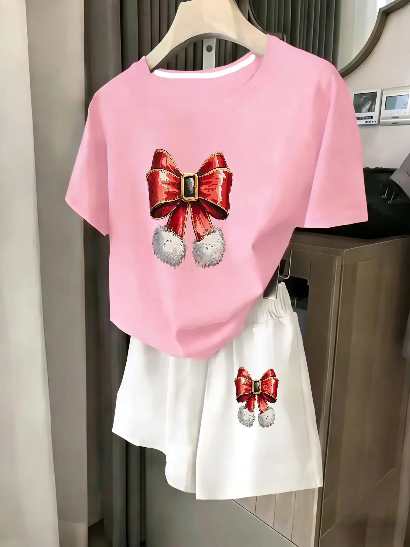 Ladies 2-Piece Set Summer Beach Vacation Casual round Neck Short Sleeve Random Print T-Shirt Elastic Waist Shorts Suit Comfortab
Ladies 2-Piece Set Summer Beach Vacation Casual round Neck Short Sleeve Random Print T-Shirt Elastic Waist Shorts Suit Comfortab