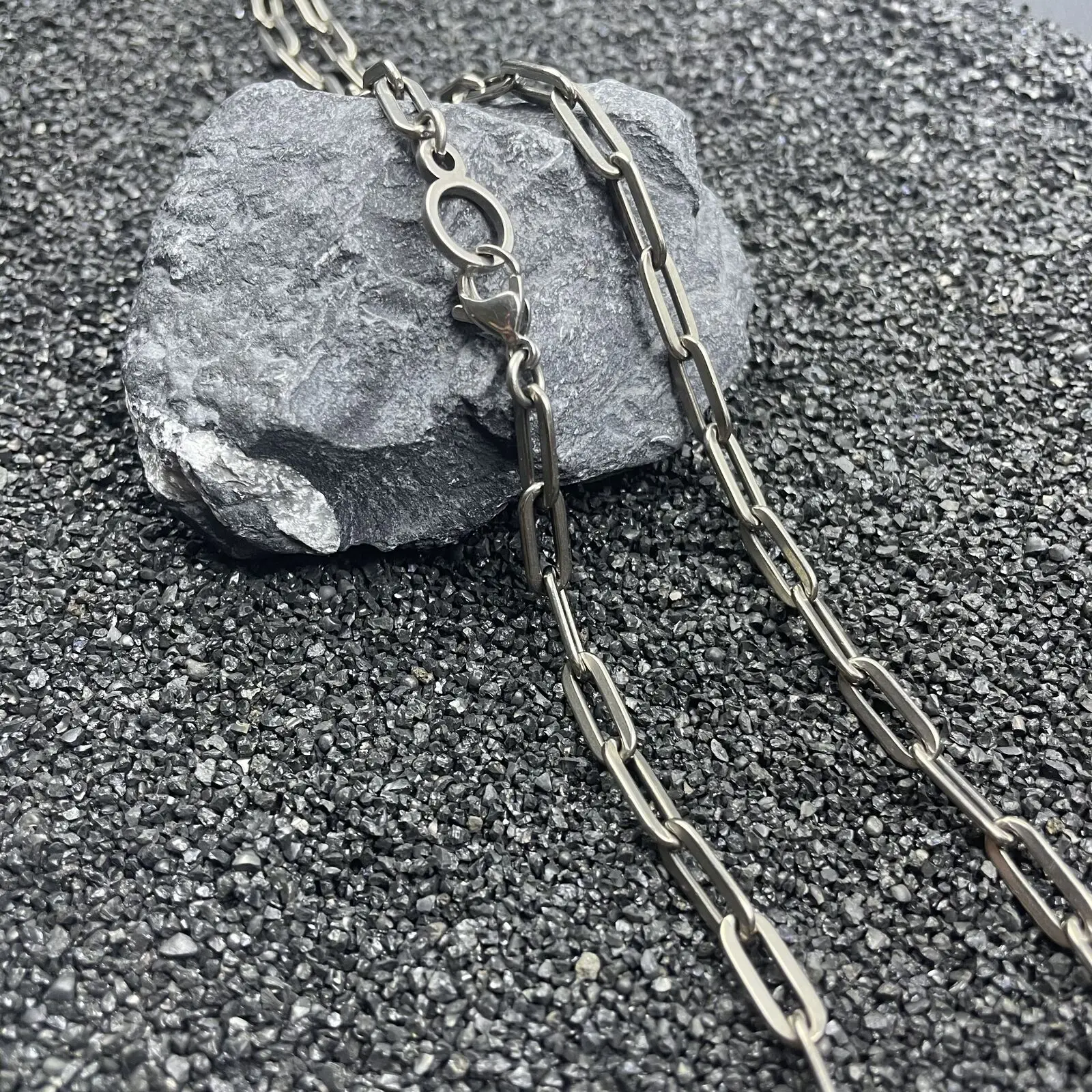New Pure Titanium Necklace - Lightweight Allergy-Free Fashionable with A 5mm Flat O-Shape for Easy Matching Be Antiallergic
New Pure Titanium Necklace - Lightweight Allergy-Free Fashionable with A 5mm Flat O-Shape for Easy Matching Be Antiallergic