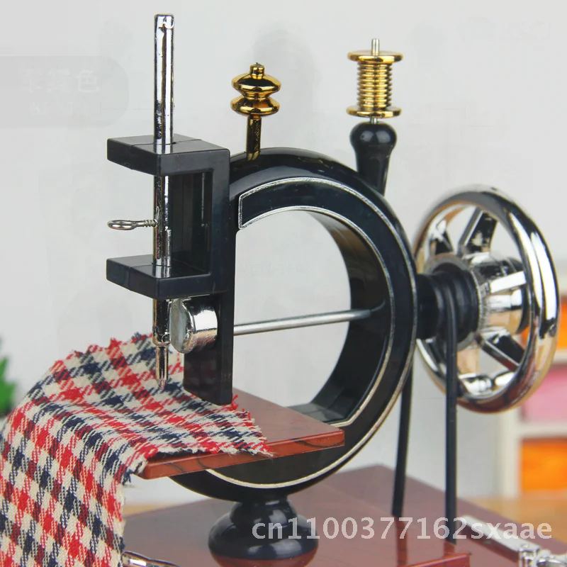 Retro Imitation Wood Hand Sewing Machine Music Box Creative Crafts Unique Design Musical Jewelry Box for Wholesale
Retro Imitation Wood Hand Sewing Machine Music Box Creative Crafts Unique Design Musical Jewelry Box for Wholesale