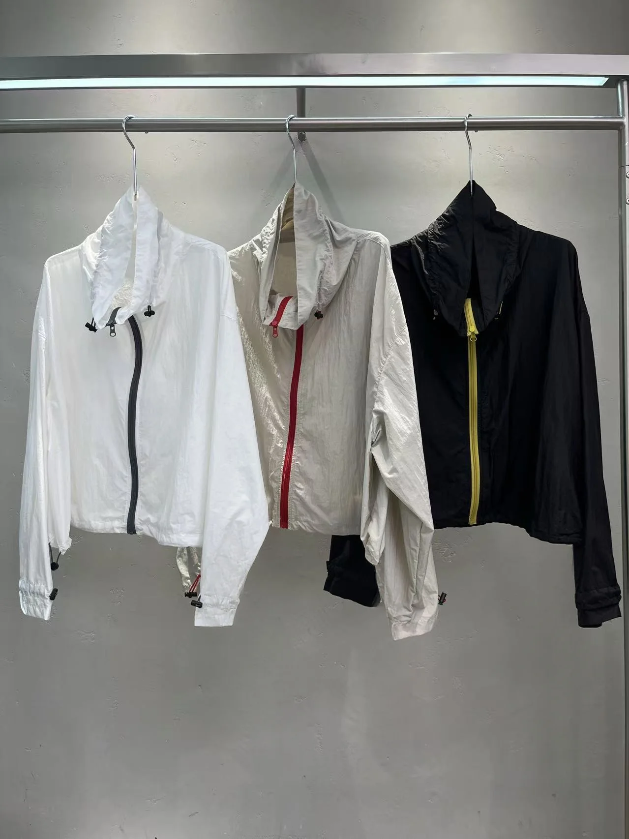 Spring Summer Fashionable Women's Lightweight Short Zipper Hooded Jacket Casual Style Color Block Design Breathable Sun Prote...
Spring Summer Fashionable Women's Lightweight Short Zipper Hooded Jacket Casual Style Color Block Design Breathable Sun Prote...