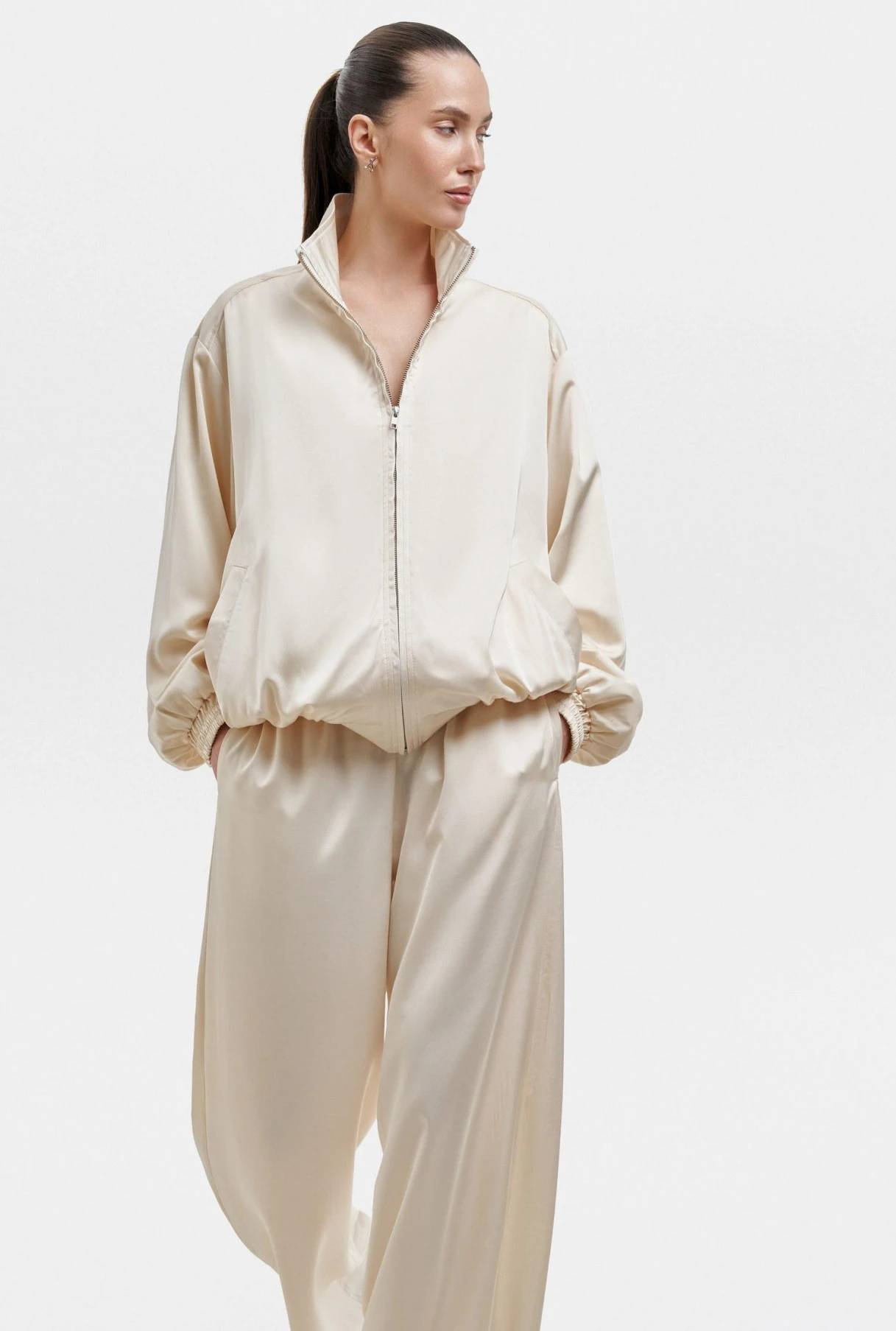 DNBS 2026 luxury satin 2-piece set! Silky zip-up jacket + wide-leg pants, relaxed fit. Elevate casual, office, evening looks
DNBS 2026 luxury satin 2-piece set! Silky zip-up jacket + wide-leg pants, relaxed fit. Elevate casual, office, evening looks