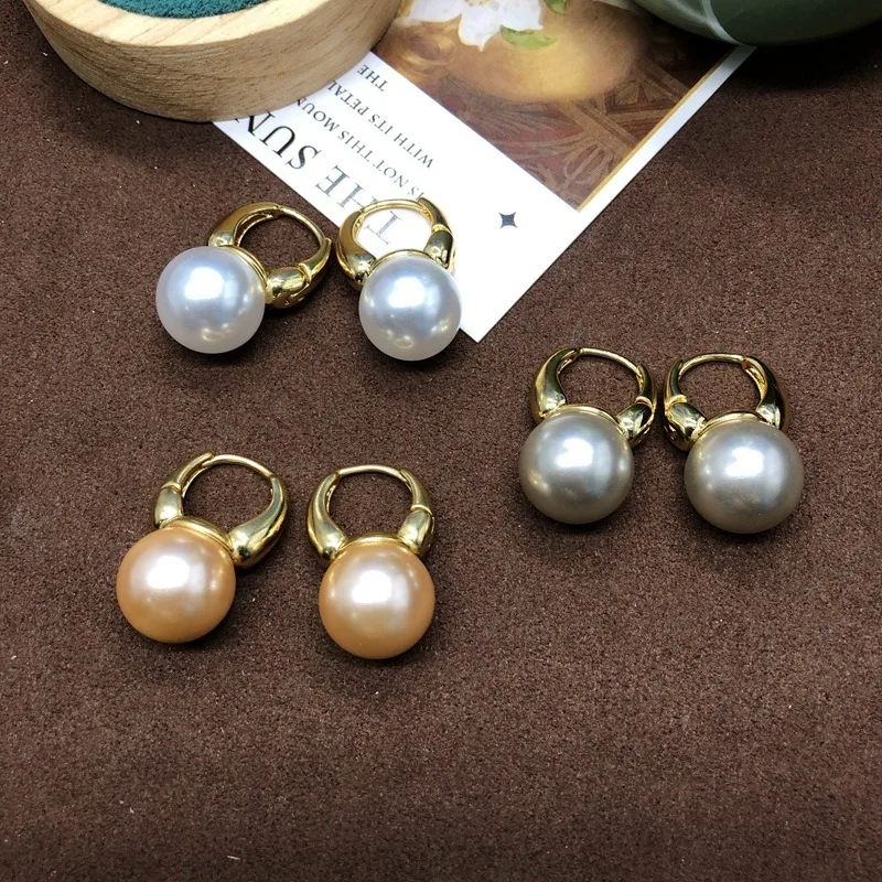 Simple Temperament Earrings Copper Material Plated Real Gold Retro Classic Versatile Glazed Pearl Earrings Elegant Hong Kong Sty
Simple Temperament Earrings Copper Material Plated Real Gold Retro Classic Versatile Glazed Pearl Earrings Elegant Hong Kong Sty