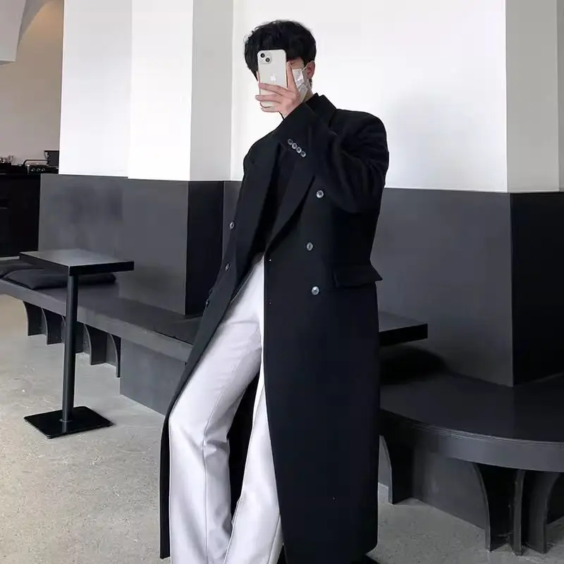 Пальто из шерстяной смеси, желтое, мужское, с пышными рукавами, свободного кроя, объемное, просторное, вместительное, нейтральное.
Пальто из шерстяной смеси, желтое, мужское, с пышными рукавами, свободного кроя, объемное, просторное, вместительное, нейтральное.