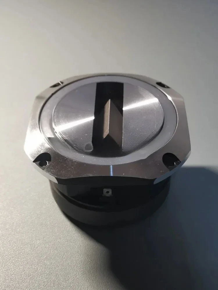 Специальная диафрагма из алюминиево-магниевого сплава HIFI, рупорный твитер Hi-END, большая звуковая катушка высокой четкости, широкополосная
Специальная диафрагма из алюминиево-магниевого сплава HIFI, рупорный твитер Hi-END, большая звуковая катушка высокой четкости, широкополосная