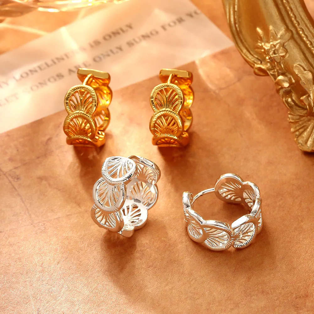 Hollow lace style earrings, high-end, cool style, creative niche personality earrings, exquisite fashionable earrings for women
Hollow lace style earrings, high-end, cool style, creative niche personality earrings, exquisite fashionable earrings for women