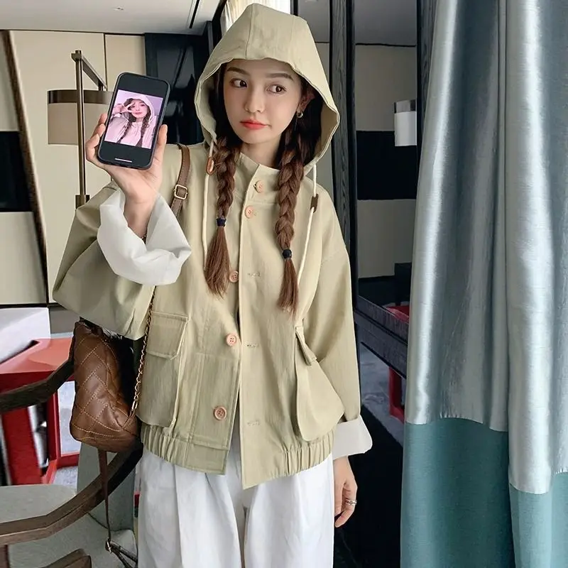 Korea Version Slim Windbreaker Coat Female 2025 Spring Autumn New Niche Design Advanced Short Hooded Long-Sleeved Top
Korea Version Slim Windbreaker Coat Female 2025 Spring Autumn New Niche Design Advanced Short Hooded Long-Sleeved Top