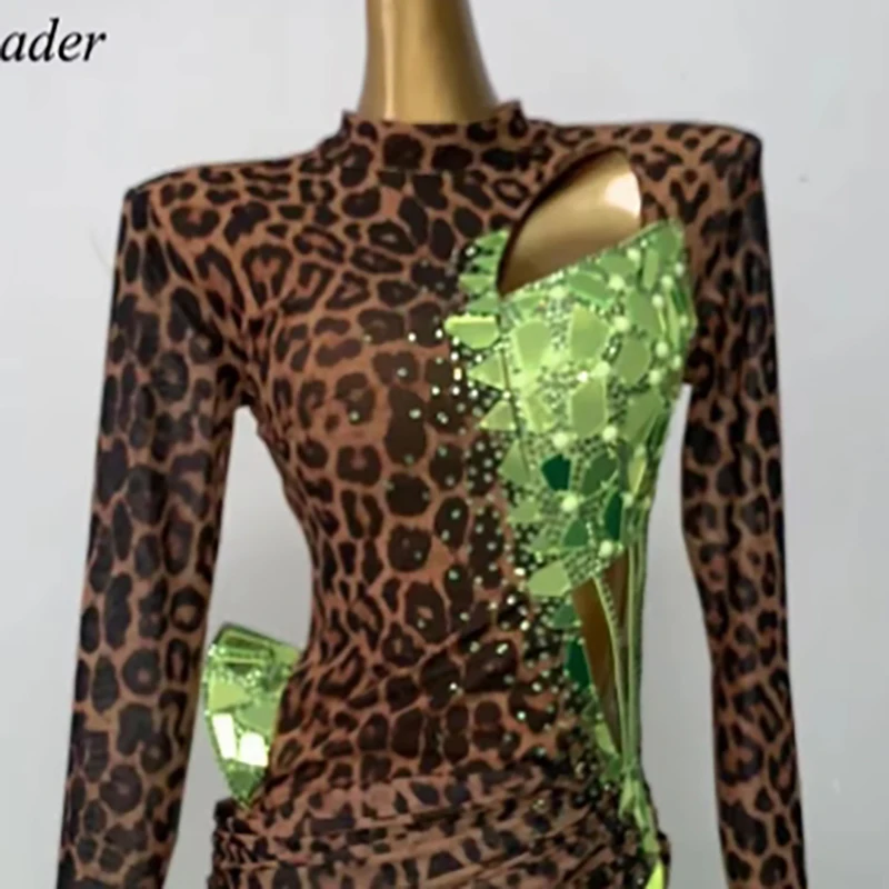 Latin Dance Stage Women's High-end Customized Leopard Print Splicing Tassel Samba Rhinestone Performance Costume Dress
Latin Dance Stage Women's High-end Customized Leopard Print Splicing Tassel Samba Rhinestone Performance Costume Dress
