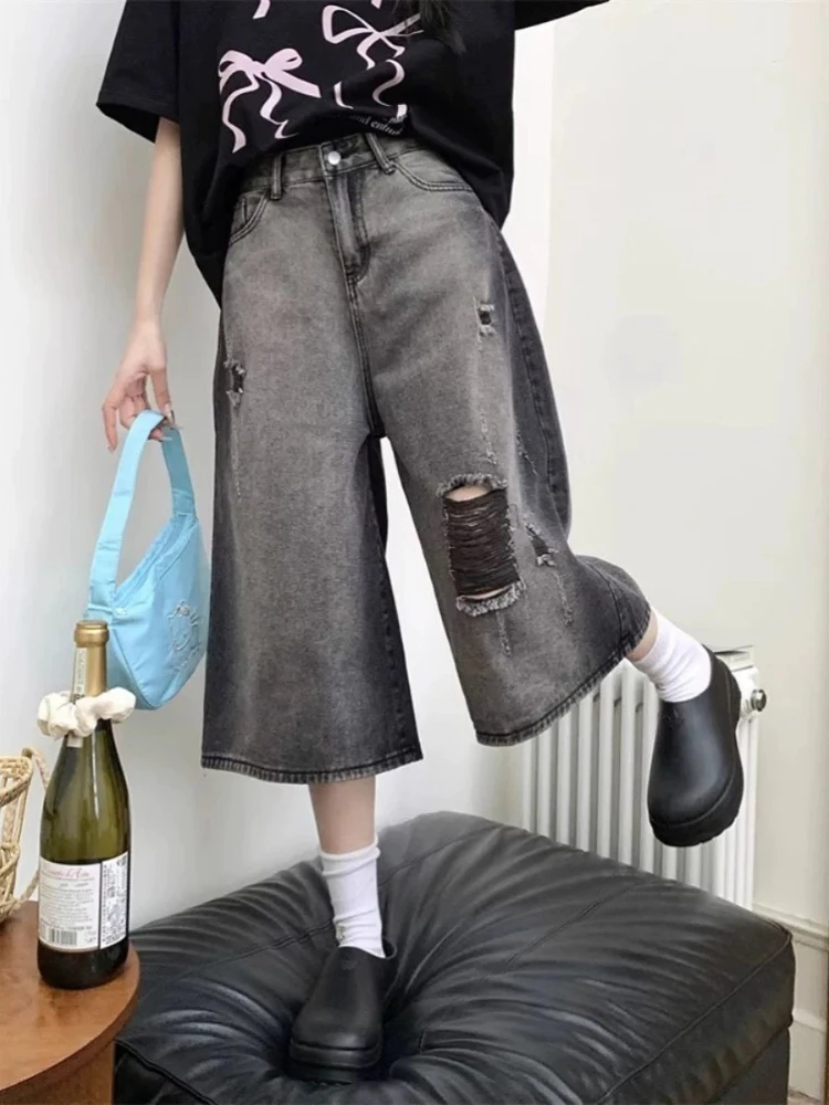 Ladies Retro Style Charcoal Grey Ripped Jeans Shorts High Rise Flared Summer Three Quarter Length Seven Eighth Length Over Knee
Ladies Retro Style Charcoal Grey Ripped Jeans Shorts High Rise Flared Summer Three Quarter Length Seven Eighth Length Over Knee