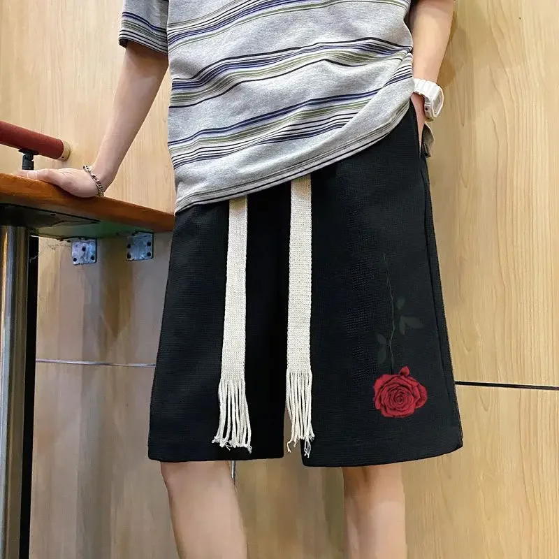 Мужские короткие брюки, широкие спортивные шорты с карманами, свободные мужские шорты для бега, мешковатые корейские стильные три четверти дизайнерские тонкие
Мужские короткие брюки, широкие спортивные шорты с карманами, свободные мужские шорты для бега, мешковатые корейские стильные три четверти дизайнерские тонкие