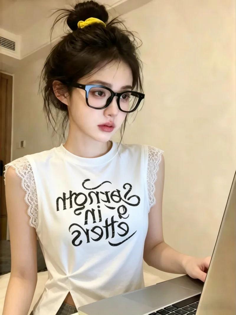 Summer Style Women's T-shirt Sleeveless Lace Letter Print Slimming Split Design Korean Version Straight Cut Silk Top
Summer Style Women's T-shirt Sleeveless Lace Letter Print Slimming Split Design Korean Version Straight Cut Silk Top
