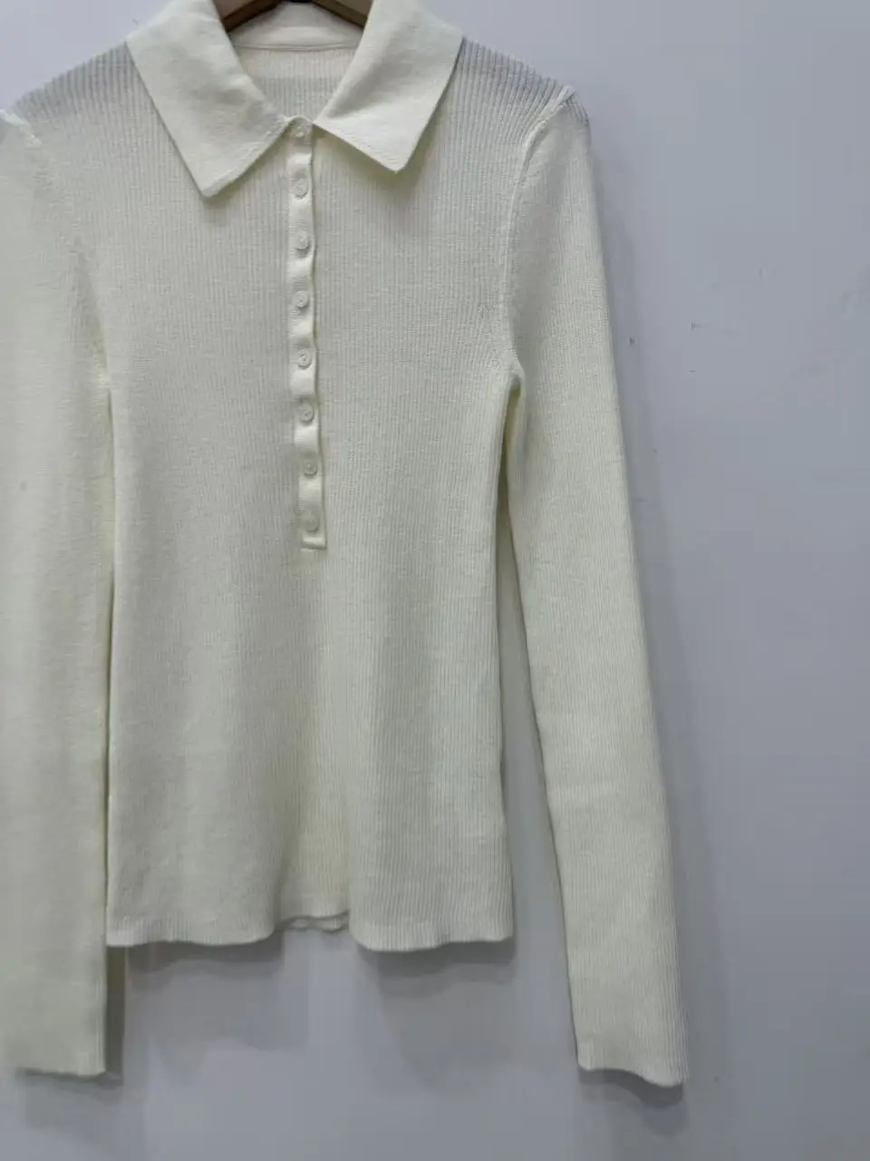 Women White Color Short Sleev Knitwear POLO Collar Ribbed Round Buckle Decoration Top 2026 Early Spring
Women White Color Short Sleev Knitwear POLO Collar Ribbed Round Buckle Decoration Top 2026 Early Spring