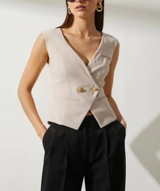 Top Women 2026 Spring Summer New V-Neck Sleeveless Casual Solid Color Temperament Versatile Daily Basic Vest Top
Top Women 2026 Spring Summer New V-Neck Sleeveless Casual Solid Color Temperament Versatile Daily Basic Vest Top