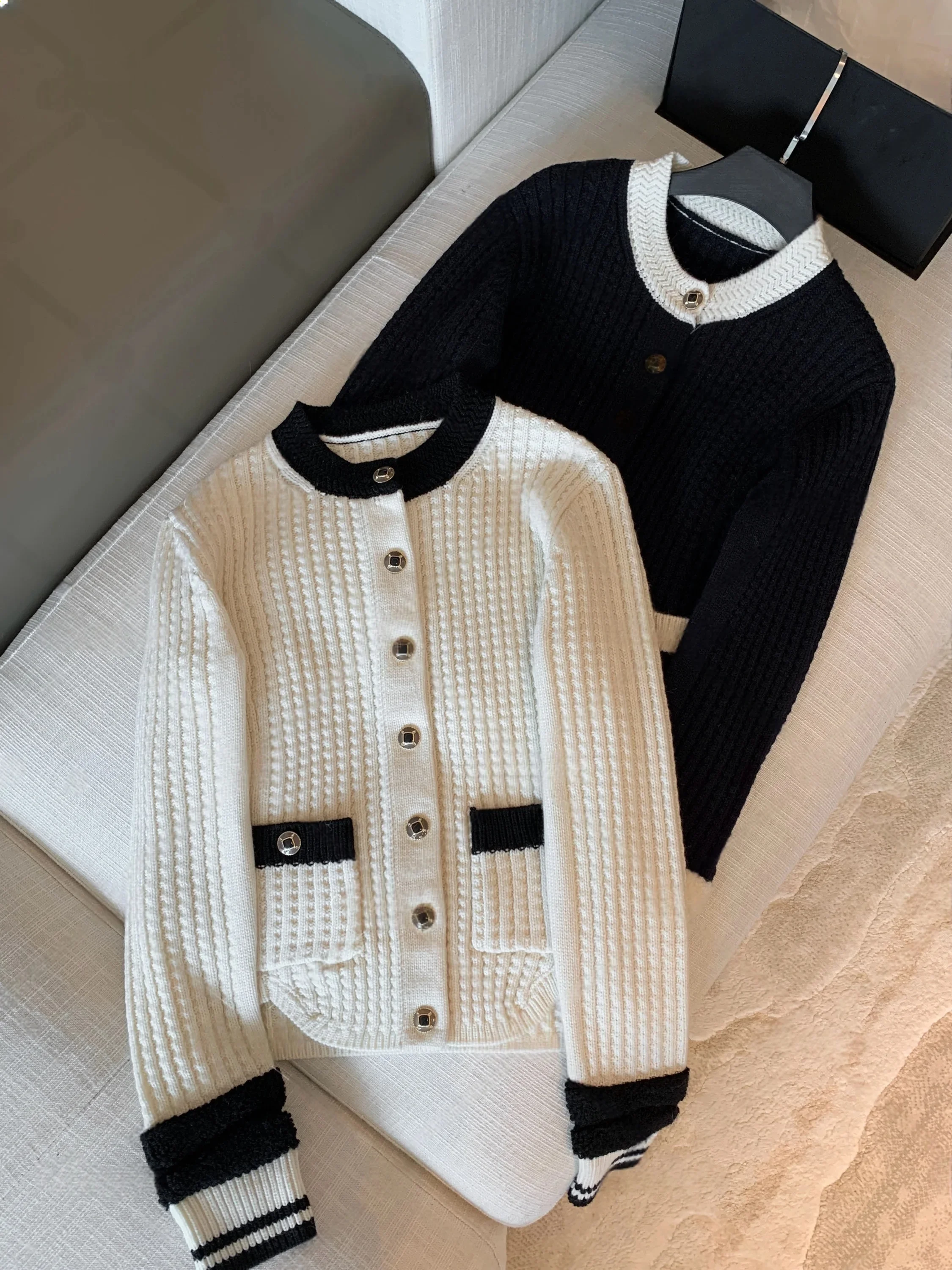 Fanhuan UK Rich Girl round Neck Color Block Knitted Open Cardigan Top Autumn Winter Luxury Style Long Sleeve Inner Wear Sweater
Fanhuan UK Rich Girl round Neck Color Block Knitted Open Cardigan Top Autumn Winter Luxury Style Long Sleeve Inner Wear Sweater