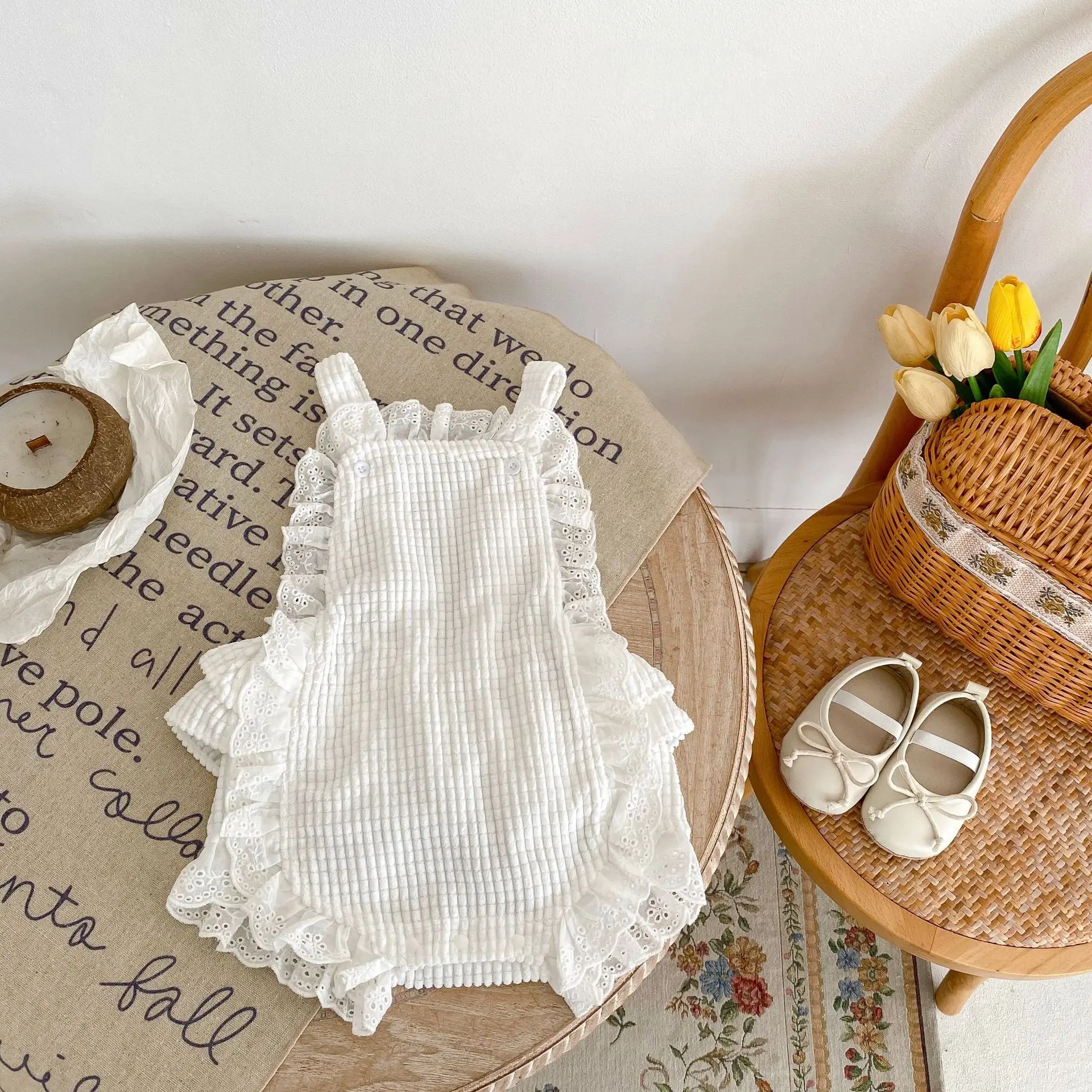 INS Spring and Autumn New Product Baby Triangle Sweetwear Female Baby Pure White Corduroy Lace Strap Sweetwear
INS Spring and Autumn New Product Baby Triangle Sweetwear Female Baby Pure White Corduroy Lace Strap Sweetwear