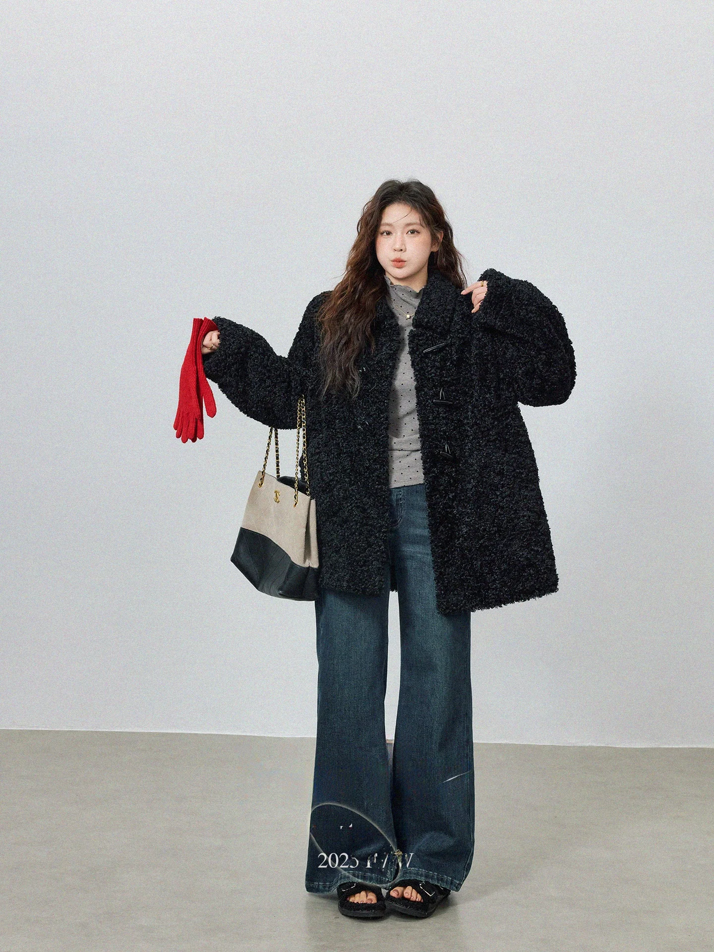 Теплый зимний кардиган большого размера с меховой отделкой, на пуговицах, свободного кроя, в корейском стиле, для повседневной носки, для женщин с фигурами типа «груша»
Теплый зимний кардиган большого размера с меховой отделкой, на пуговицах, свободного кроя, в корейском стиле, для повседневной носки, для женщин с фигурами типа «груша»