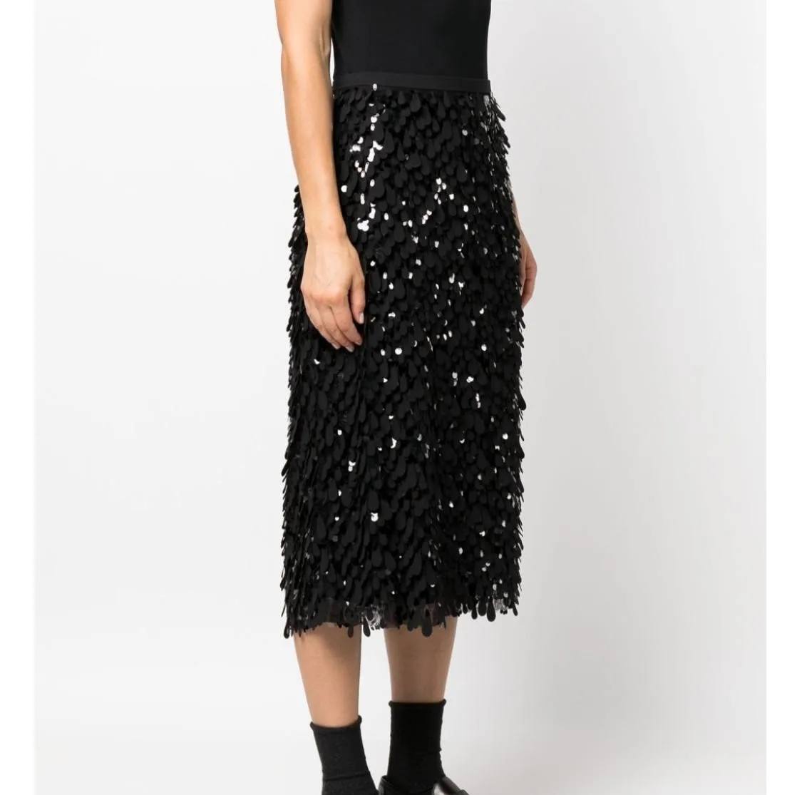 23 New Autumn and Winter Shining Machine Embroidery Water Drops Elegant Black Median to Long Skirt Top Quality
23 New Autumn and Winter Shining Machine Embroidery Water Drops Elegant Black Median to Long Skirt Top Quality
