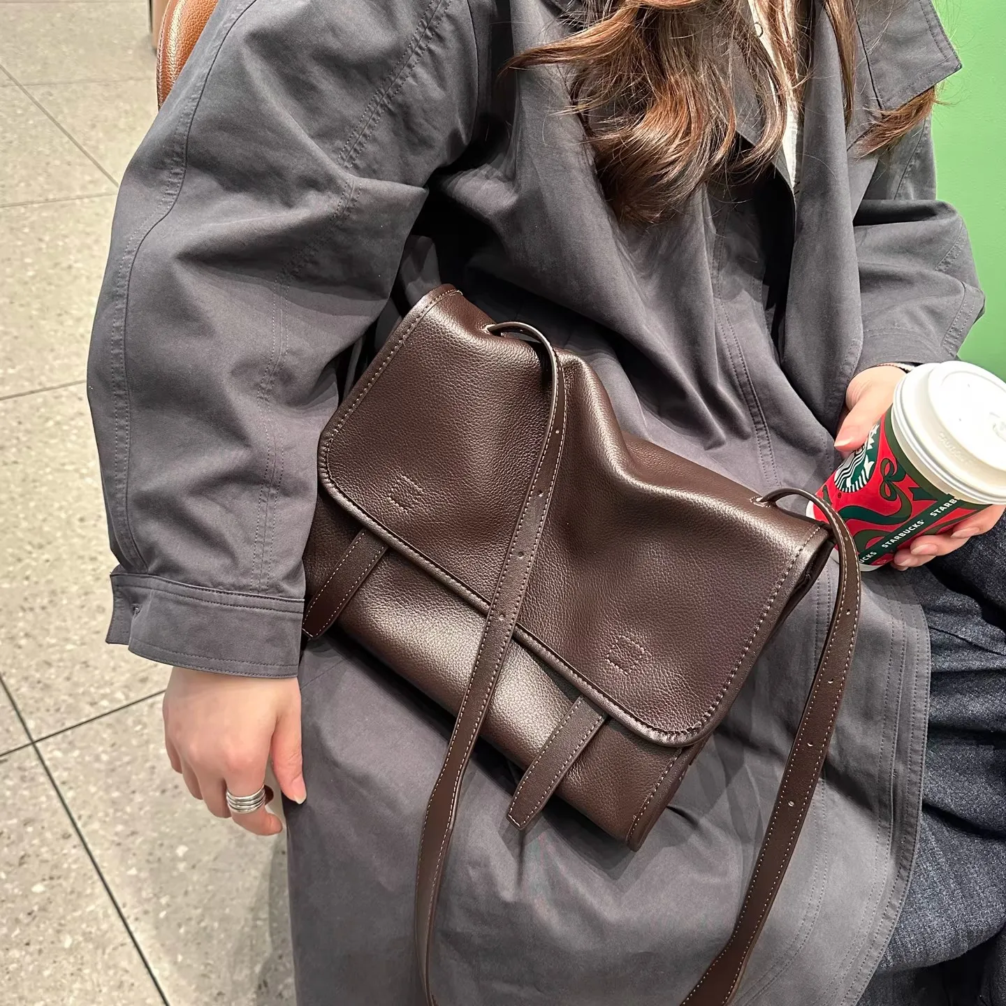 Высококачественная кожаная сумка-мессенджер, новая модная повседневная сумка через плечо, сумка подмышки, модная сумка через плечо для пригородных поездок
Высококачественная кожаная сумка-мессенджер, новая модная повседневная сумка через плечо, сумка подмышки, модная сумка через плечо для пригородных поездок