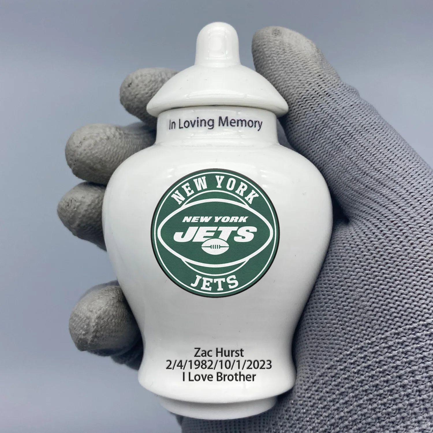 Mini Urn for New York Jets-themed Logo Custom Urn.Send me the name/date you want to appear on the urn by Remarks Message.
Mini Urn for New York Jets-themed Logo Custom Urn.Send me the name/date you want to appear on the urn by Remarks Message.