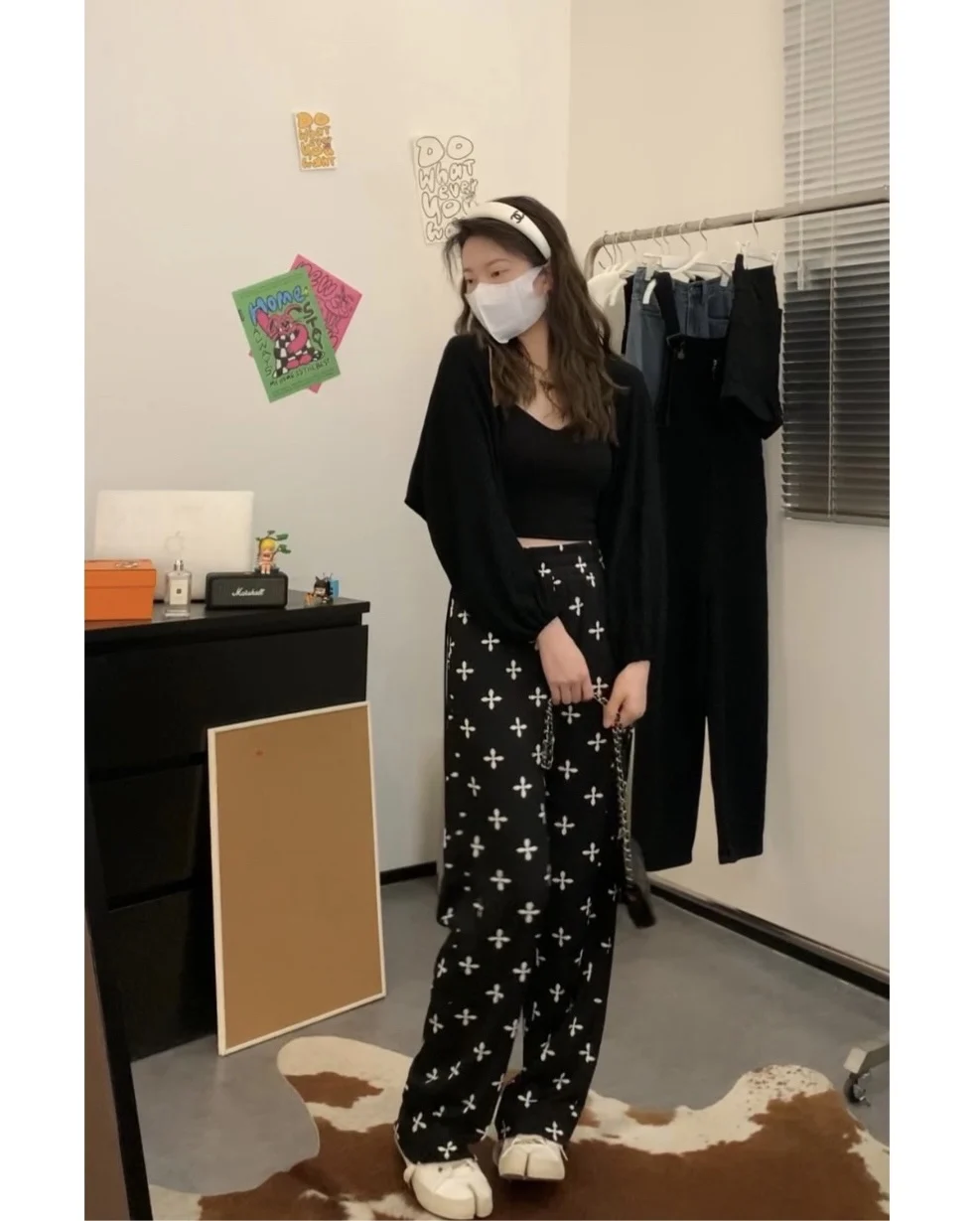 Летние тонкие брюки Veee с высокой талией, эластичные, прямого кроя, повседневные, в пол, свободные, с принтом, женские, премиум-класса, модные
Летние тонкие брюки Veee с высокой талией, эластичные, прямого кроя, повседневные, в пол, свободные, с принтом, женские, премиум-класса, модные